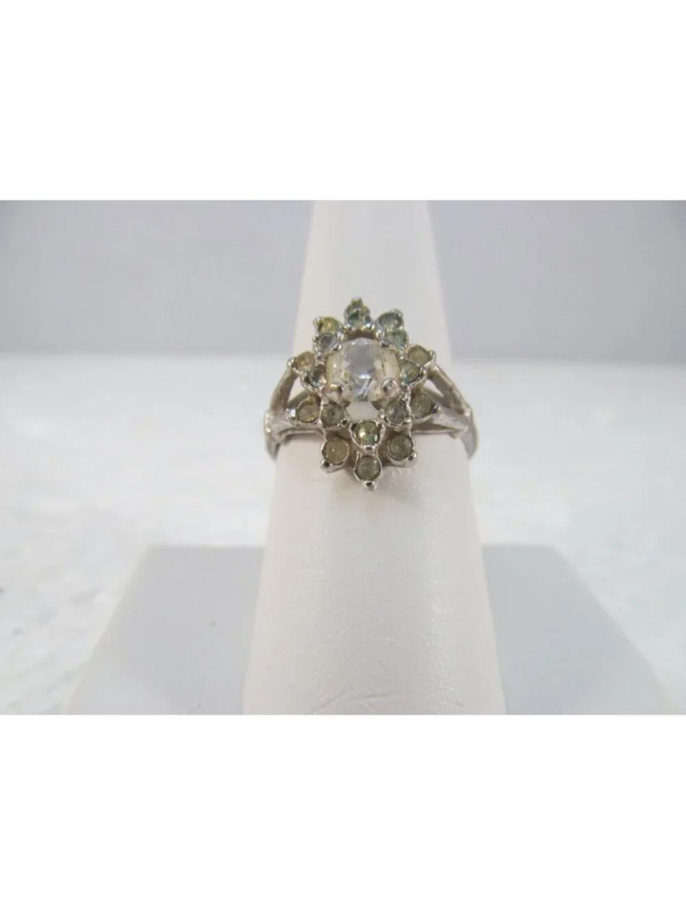 Vintage 1970s Light Green Clear Glass Flower Silver Tone Cocktail Ring Sz 8.25